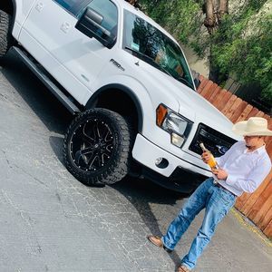 Meet your Posher, Moises